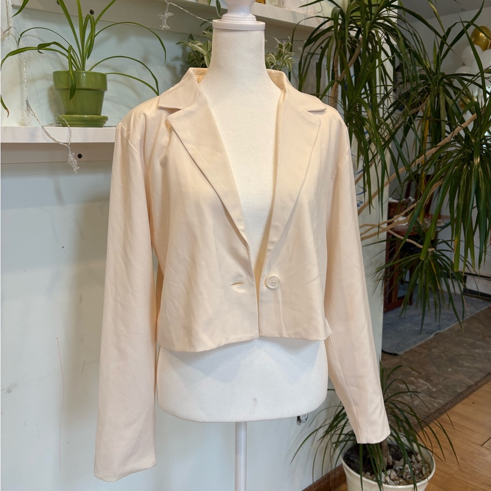 Elegant Cream crop Women's jacket Blazer size S